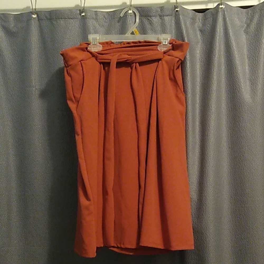 Women's Skirt w/Pockets!!